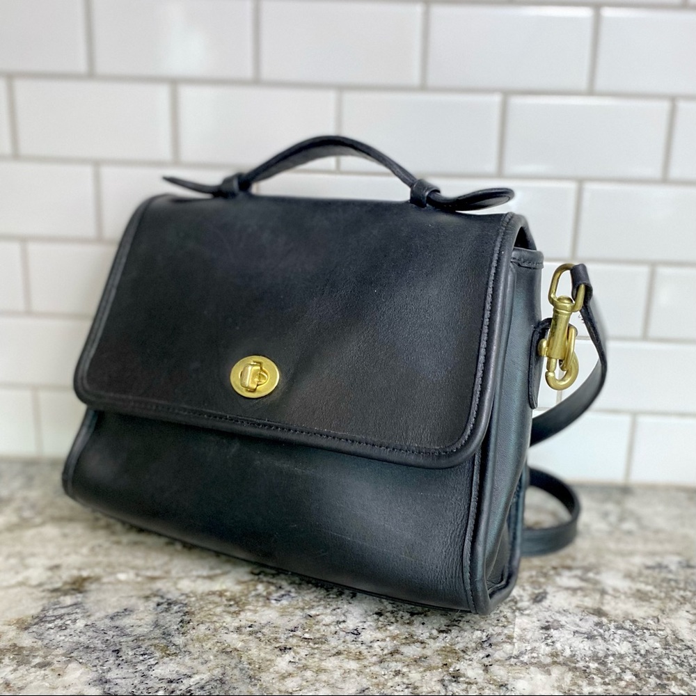 Vintage COACH 9870
Classic Court Black Bag